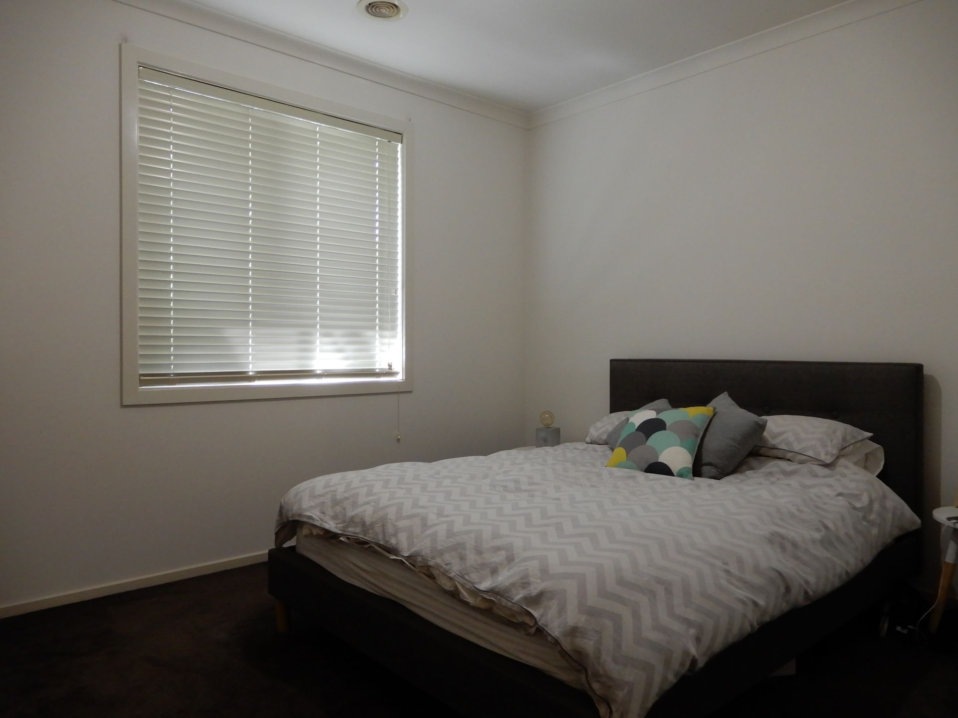 SPACIOUS & MODERN 2 BEDROOM UNIT!!!