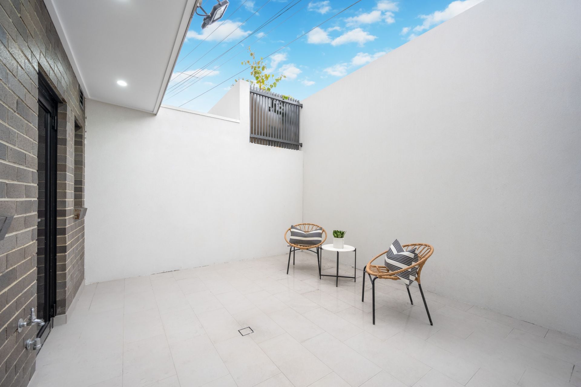17/2-4 Anzac Avenue Engadine NSW, Engadine - Thumbnail 2