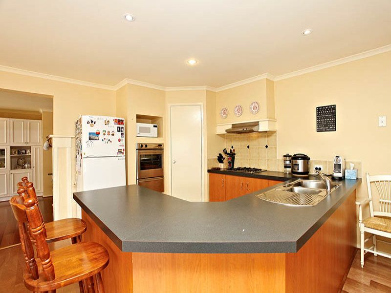 31 Ranmore Grove, Caroline Springs - Thumbnail 4