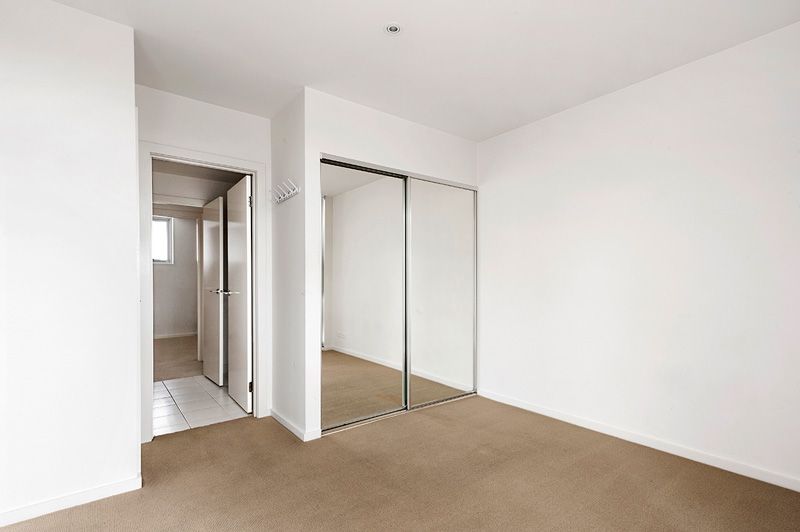 Elegance, Modern & Perfectly Located!