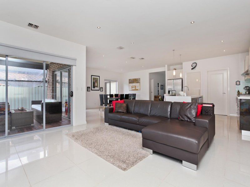 29 Viewbank Walk, Caroline Springs - Thumbnail 7
