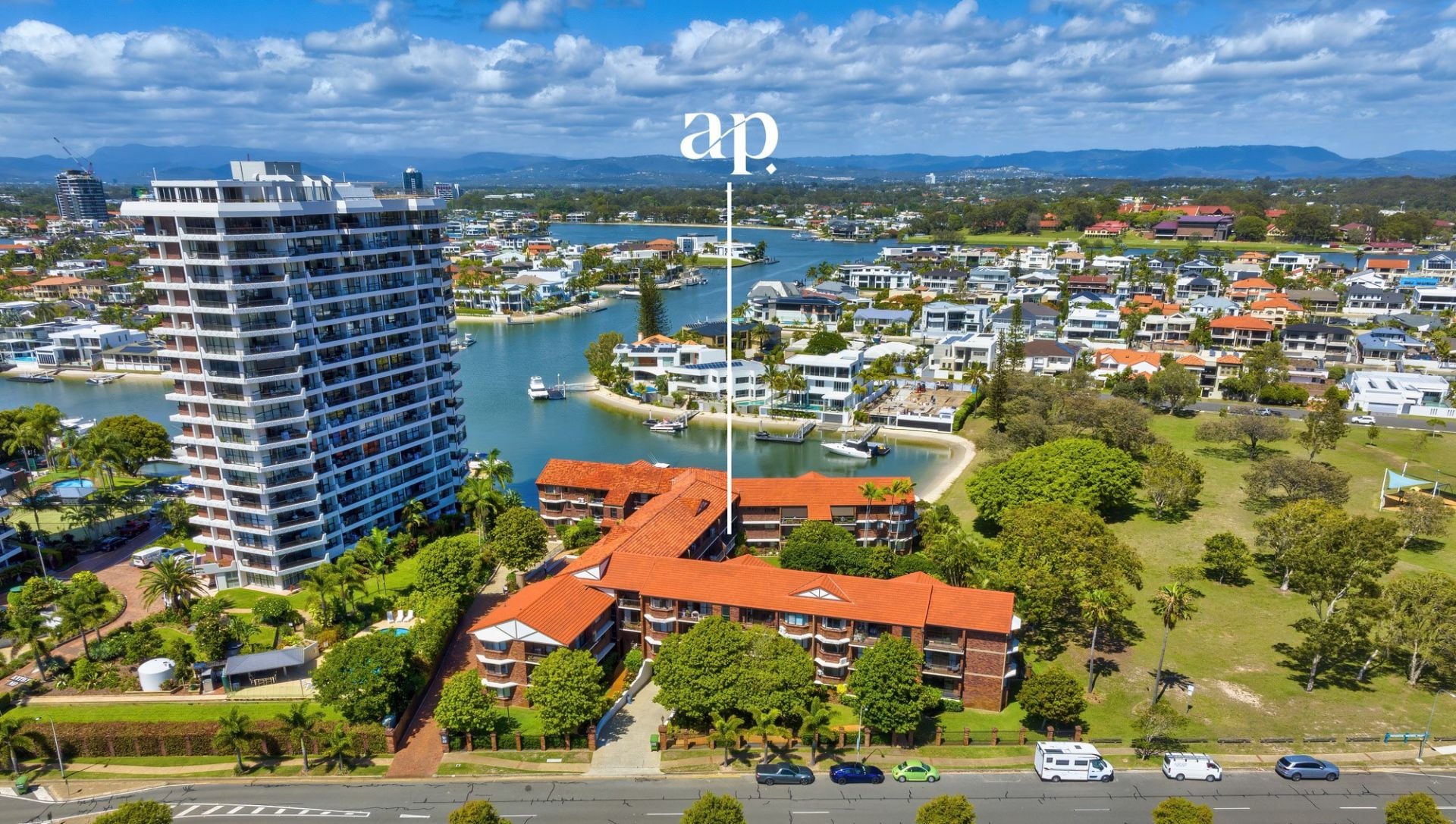 9/22 Commodore Drive, Paradise Waters - Thumbnail 3