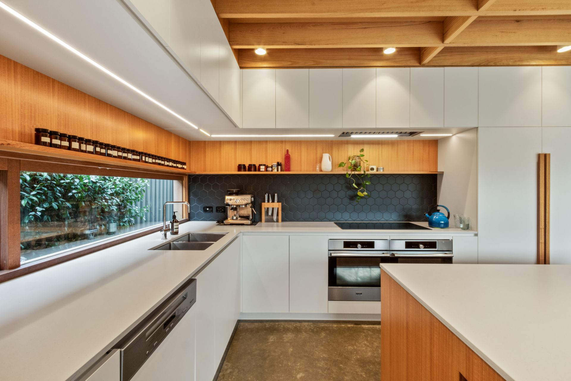 EXEMPLARY FAMILY HAVEN EPITOMISING CONTEMPORARY CLASS