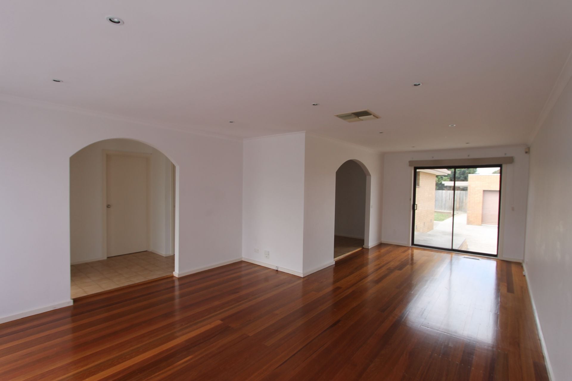 SPACIOUS 4 BEDROOM HOME IN A FANTASTIC LOCATION!