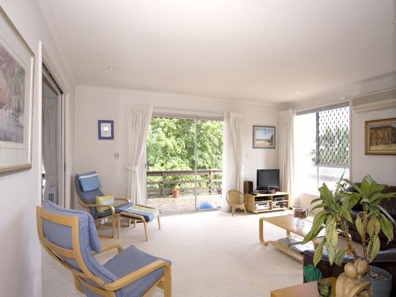 14 Martens Crescent, Weston - Thumbnail 5