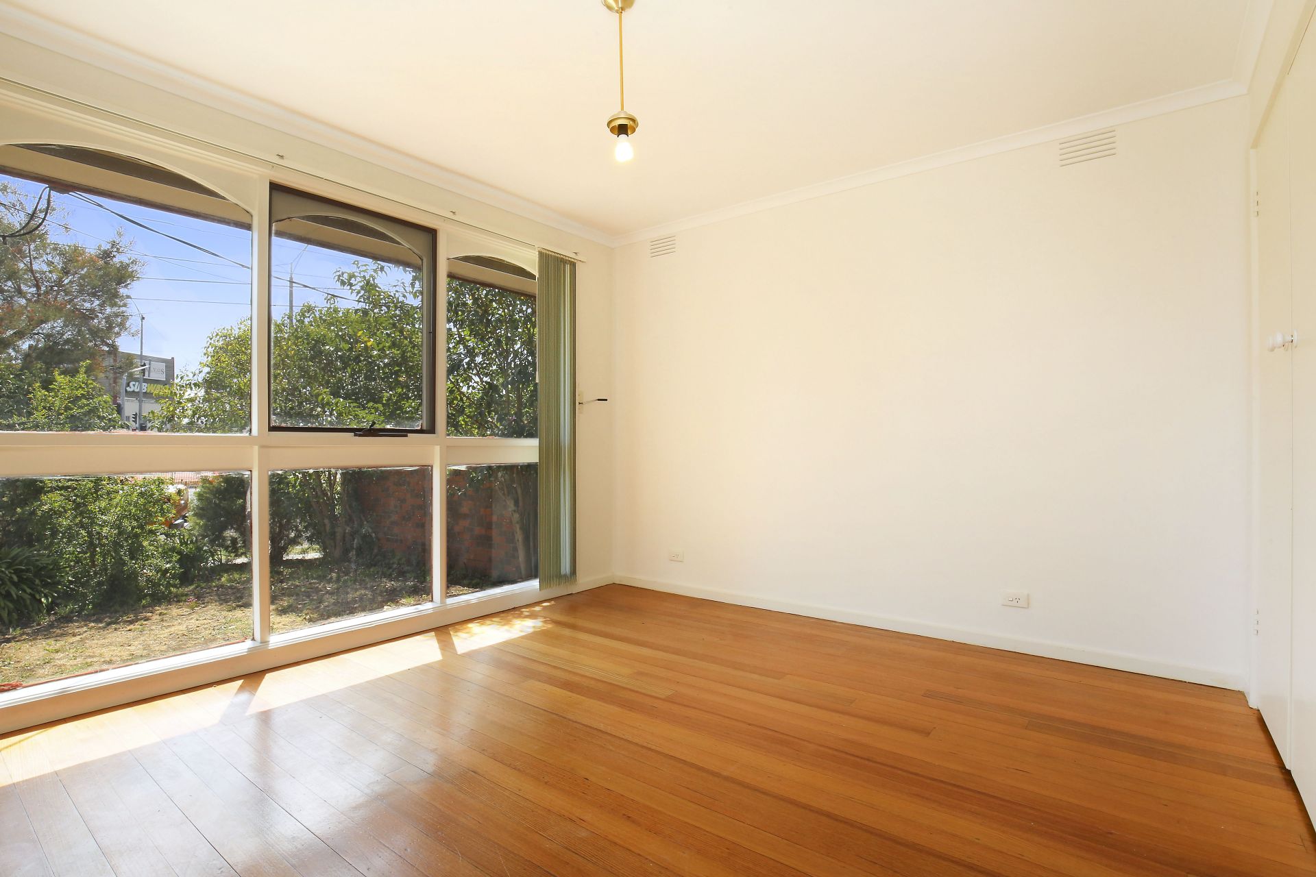 BEST LOCATION IN BUNDOORA   *Insp Sat 17th Nov @ 12:55pm*