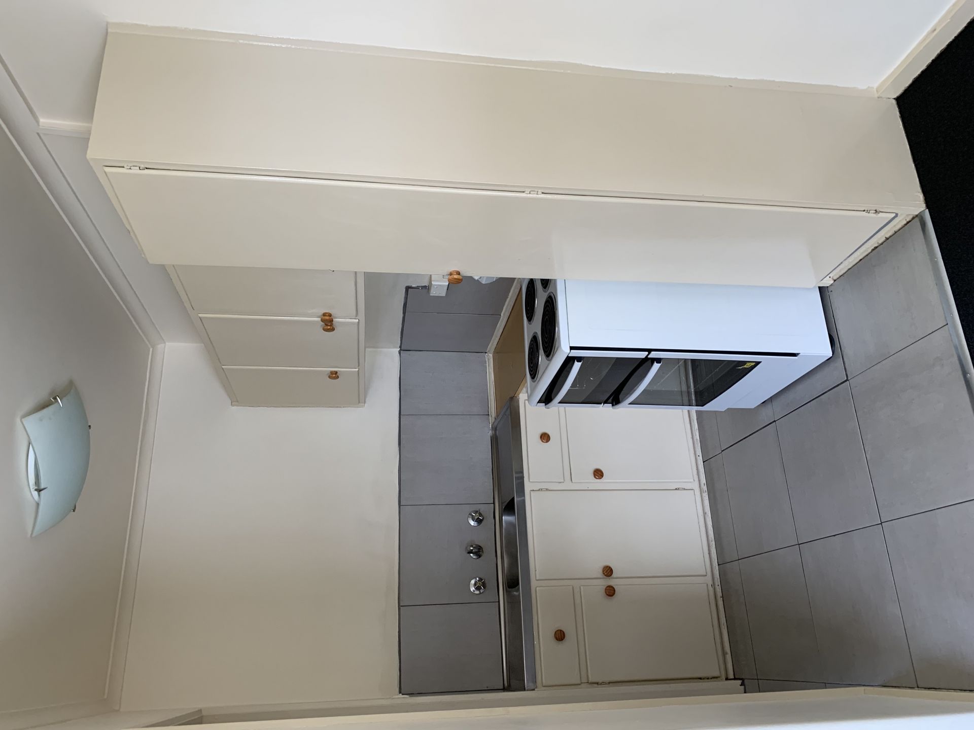 Walking Distance To High Street!