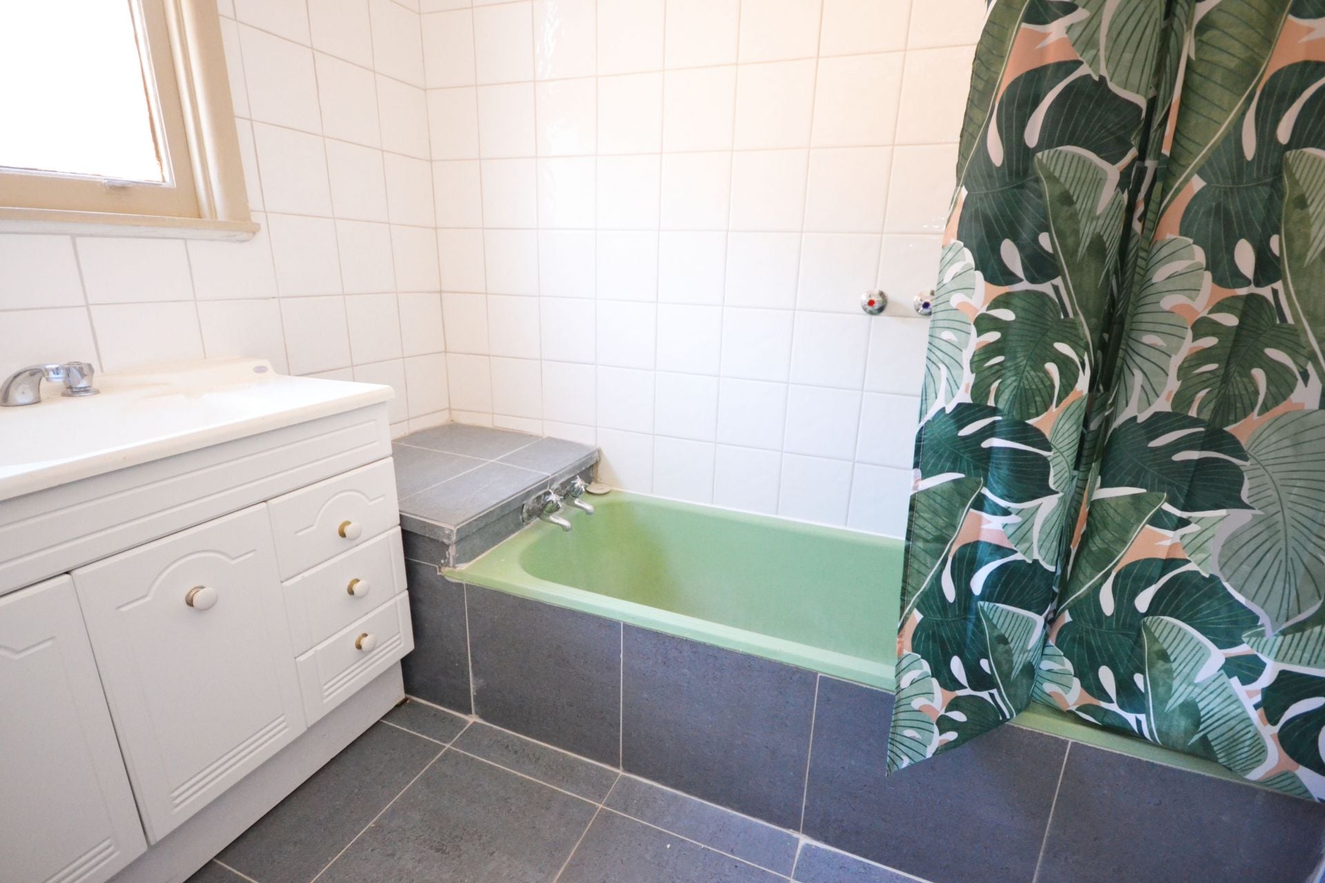 FABULOUS LOCATION & PRICED TO PLEASE