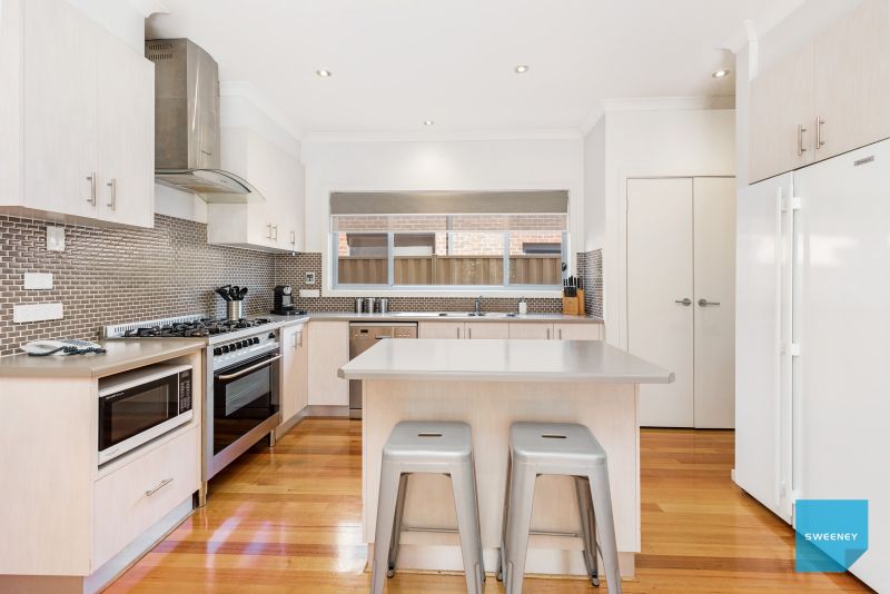 12 Chelsworth Place, Caroline Springs - Thumbnail 5