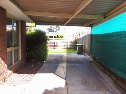 CLOSE TO THE STABLES SHOPPING CENTRE & SCHOOLS!