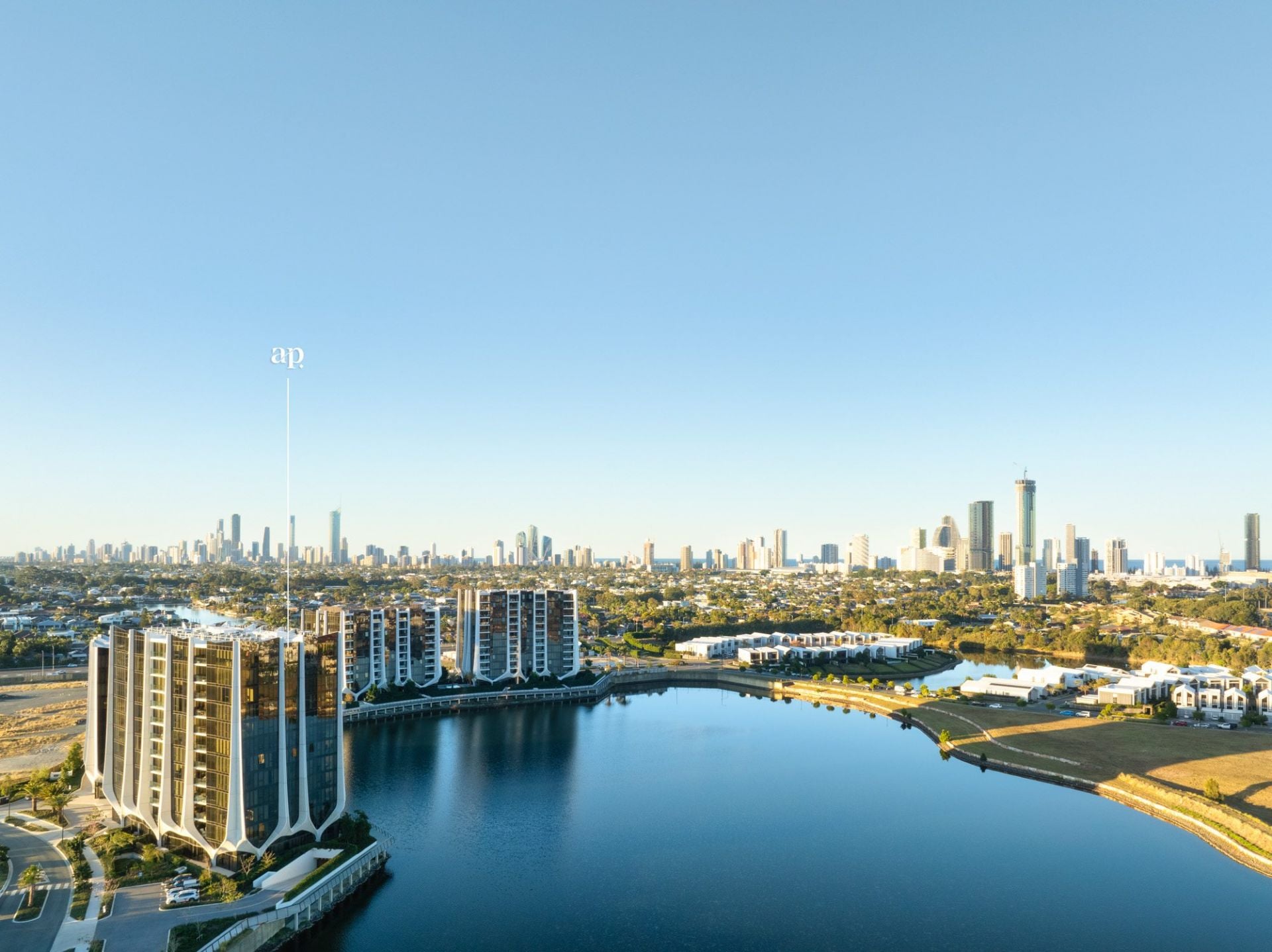 24 The Lanes Boulevard, Mermaid Waters - Thumbnail 8
