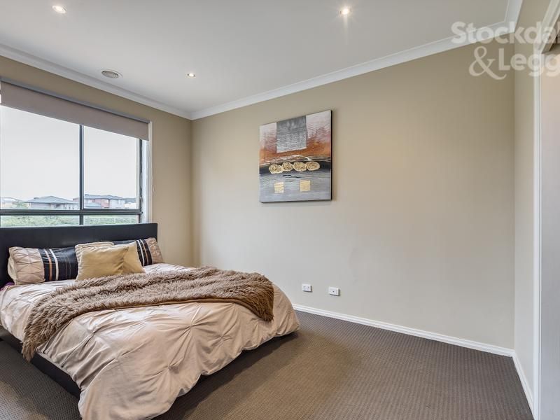 17 Riordan Crescent MERNDA, Mernda - Thumbnail 8