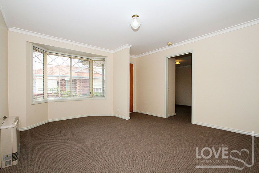 Spacious 2 Bedroom Unit !
