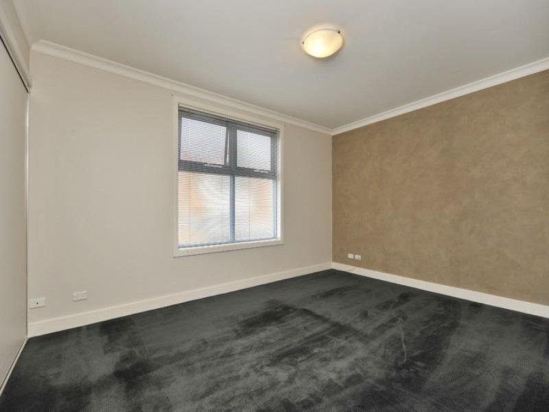10/41 Marine Parade, St Kilda - Thumbnail 6
