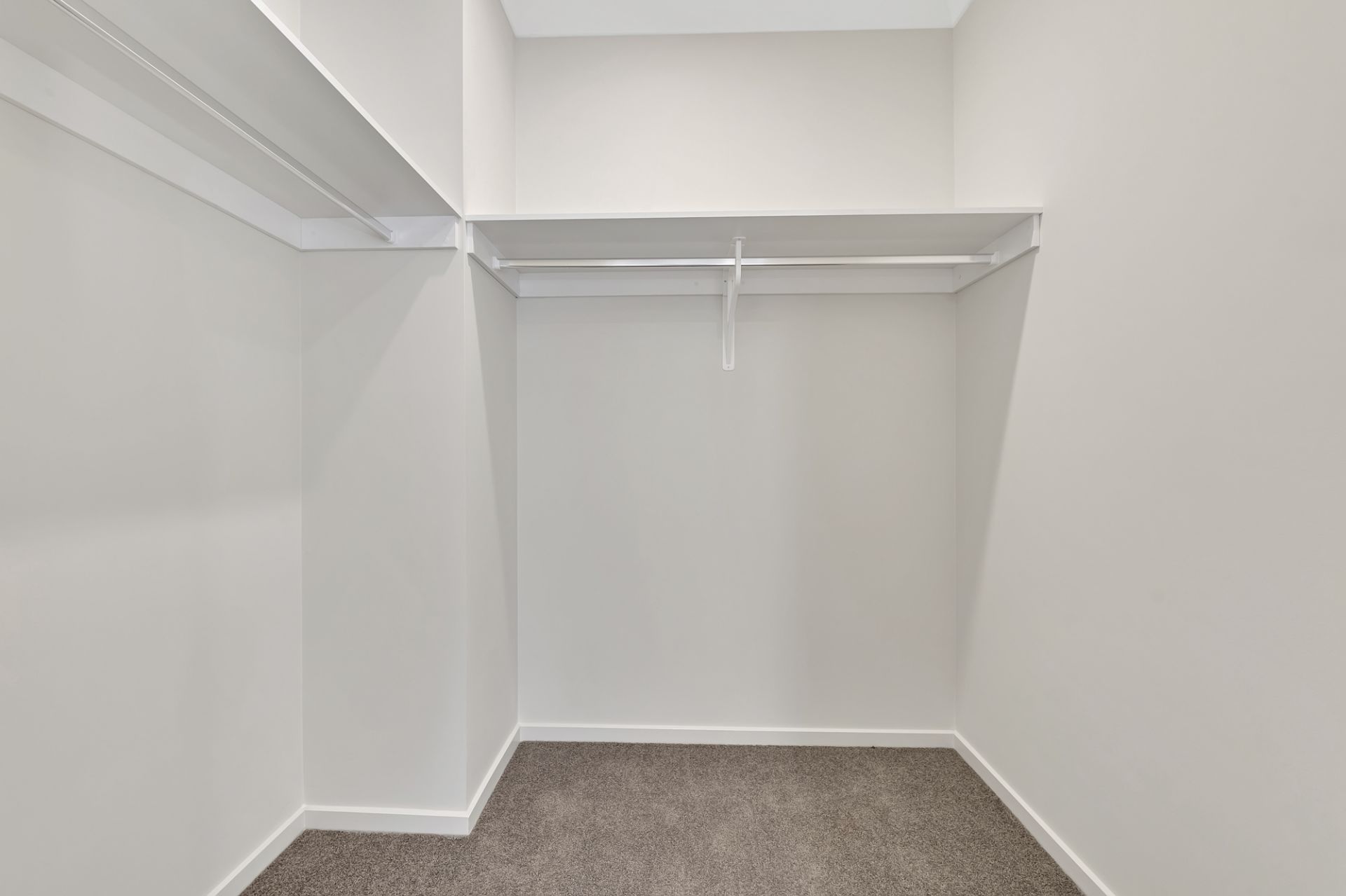 BRAND NEW A READY TO MOVE IN!