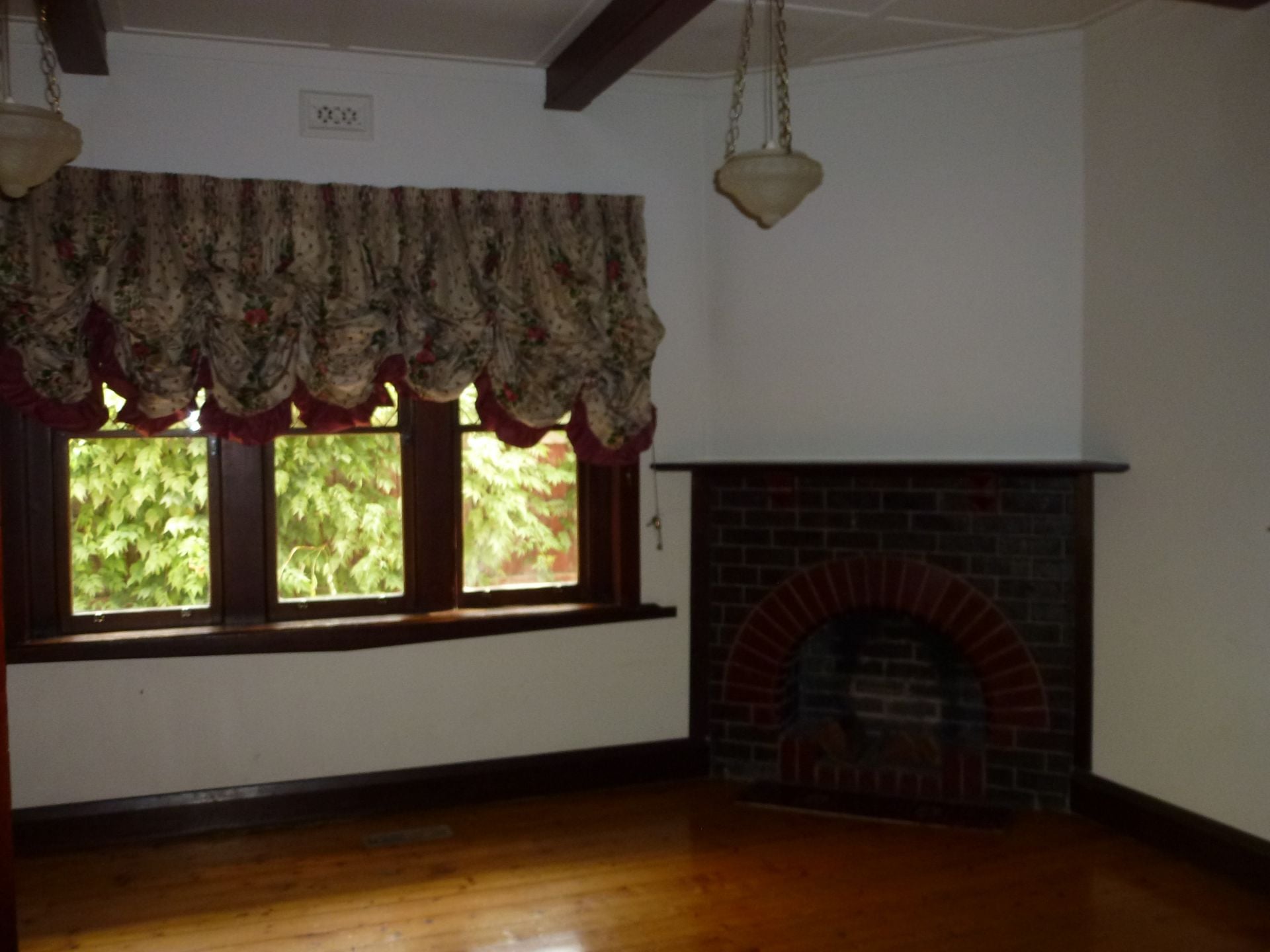 IMMACULATE HOME IN POPULAR LOCATION