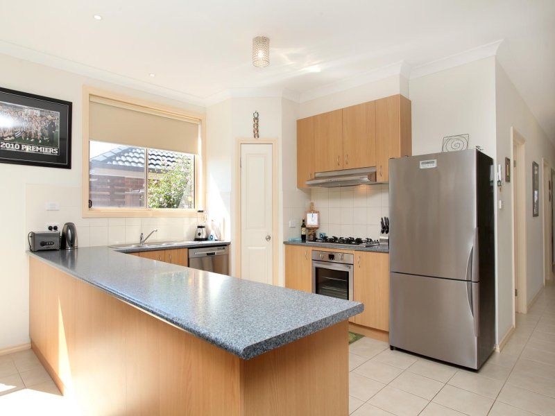 17 Gisborne Way, Caroline Springs - Thumbnail 5