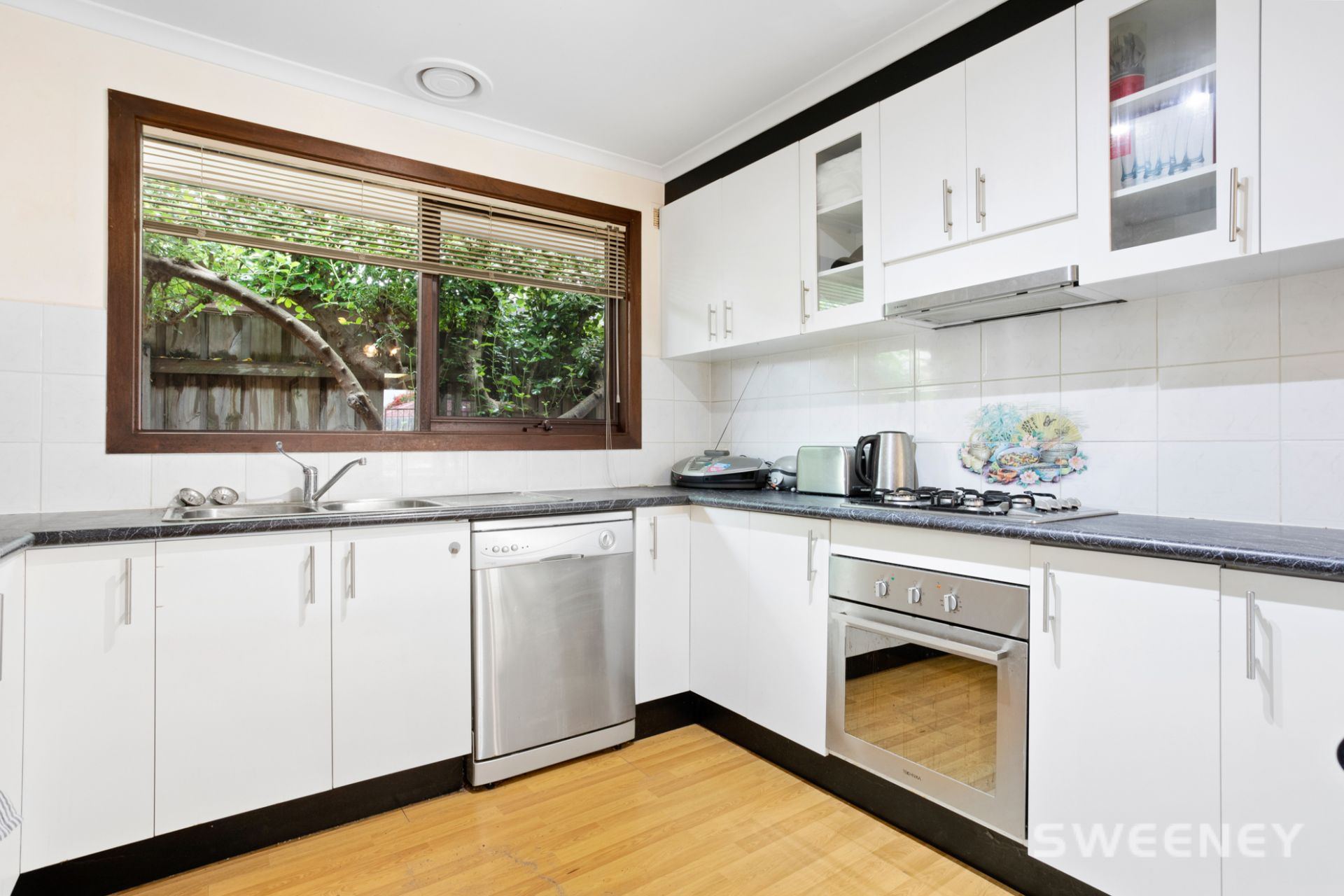 12 Honeysuckle Court, Altona Meadows - Thumbnail 4