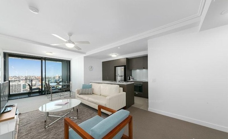 Top Floor Apartment - Sensational Views!