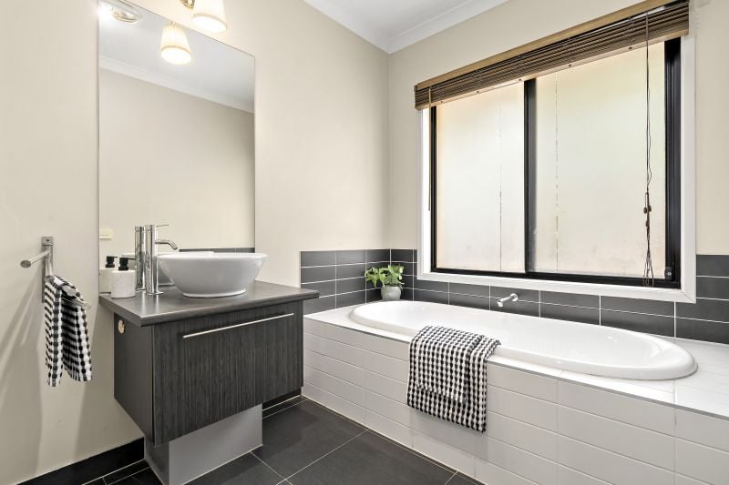 17 Prilep Heights, Lalor