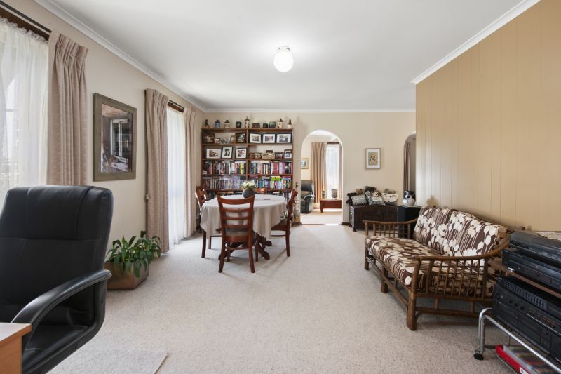 21 Yvonne Street Wendouree VIC, Wendouree - Thumbnail 4