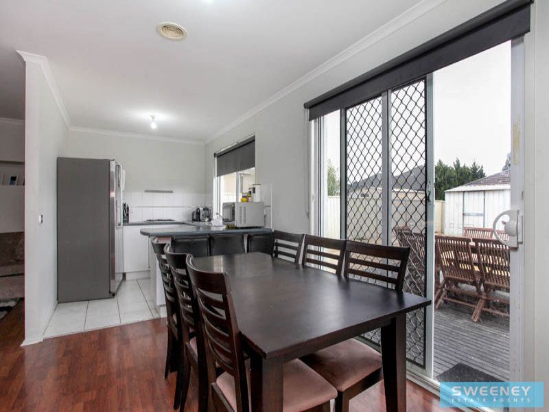 28 Blakeville Drive, Caroline Springs - Thumbnail 6
