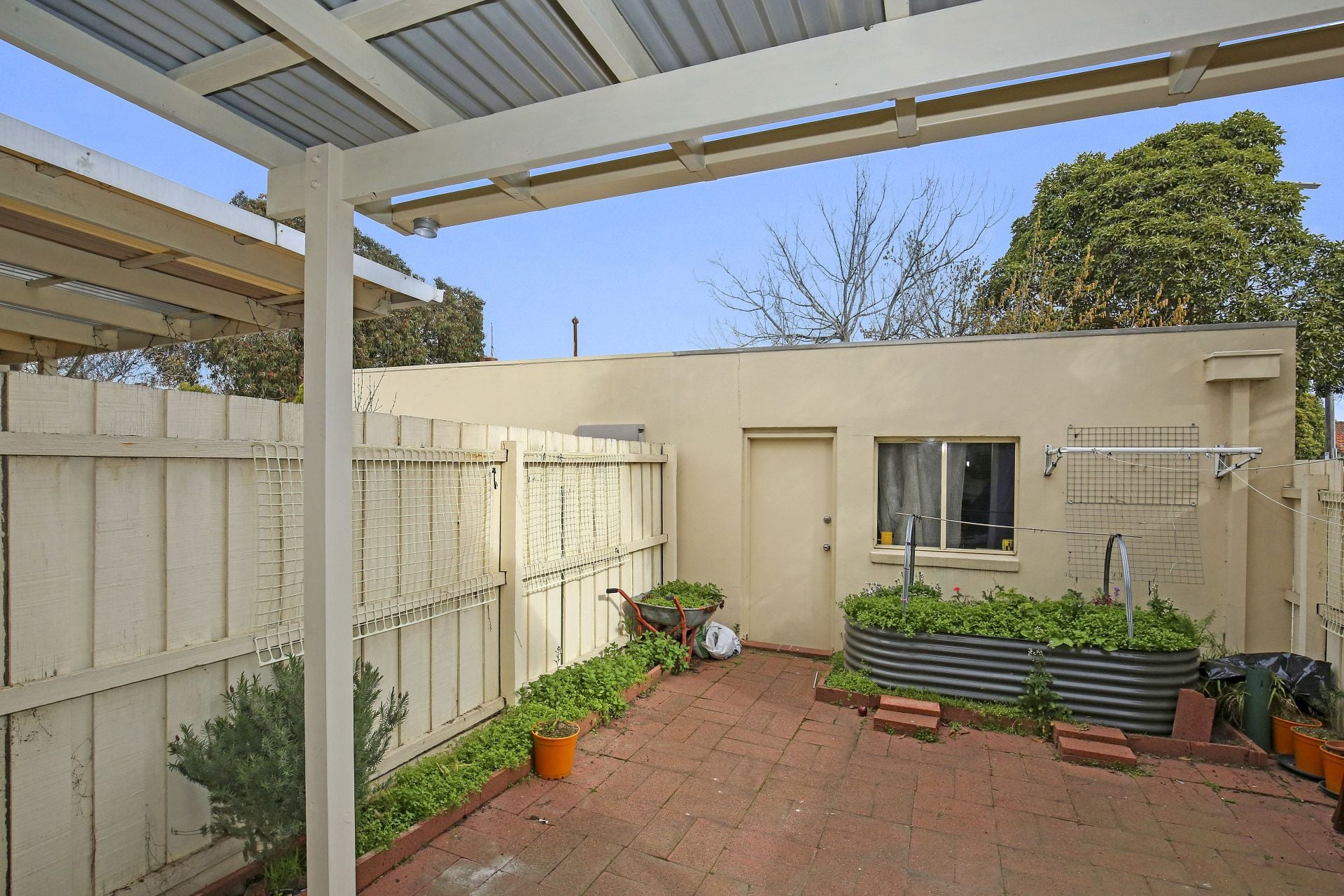 THORNBURY VILLAGE AT YOUR DOORSTEP