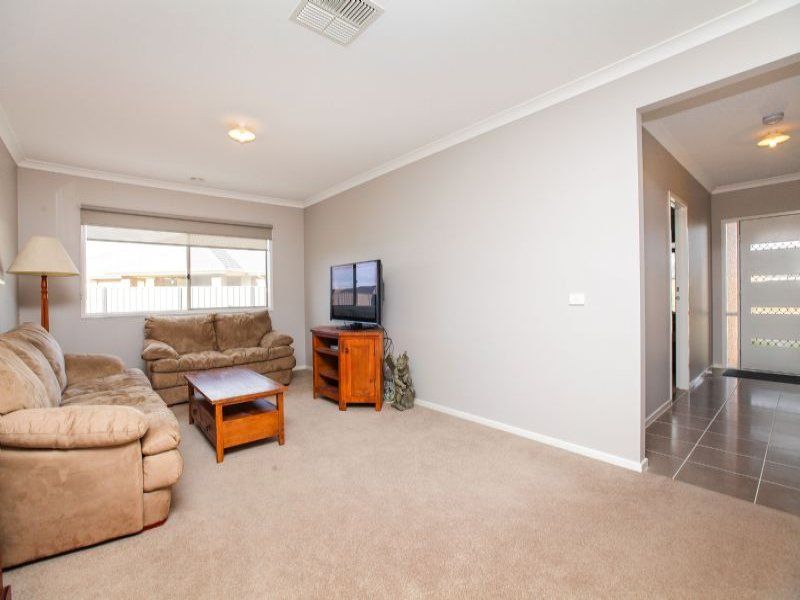 35 Pembroke Crescent, Derrimut - Thumbnail 6