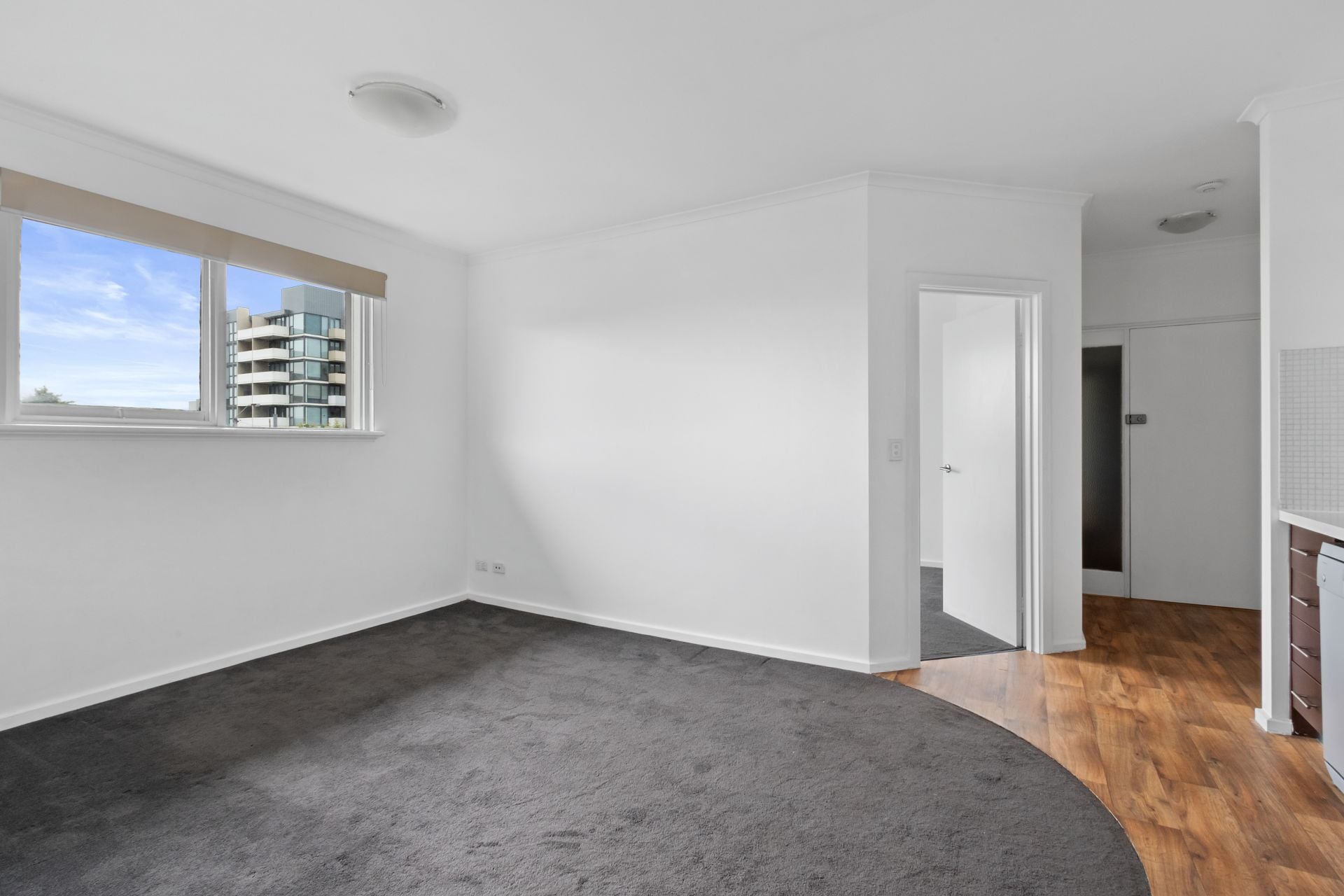 Bright & Modern 2-bedroom Apartment!