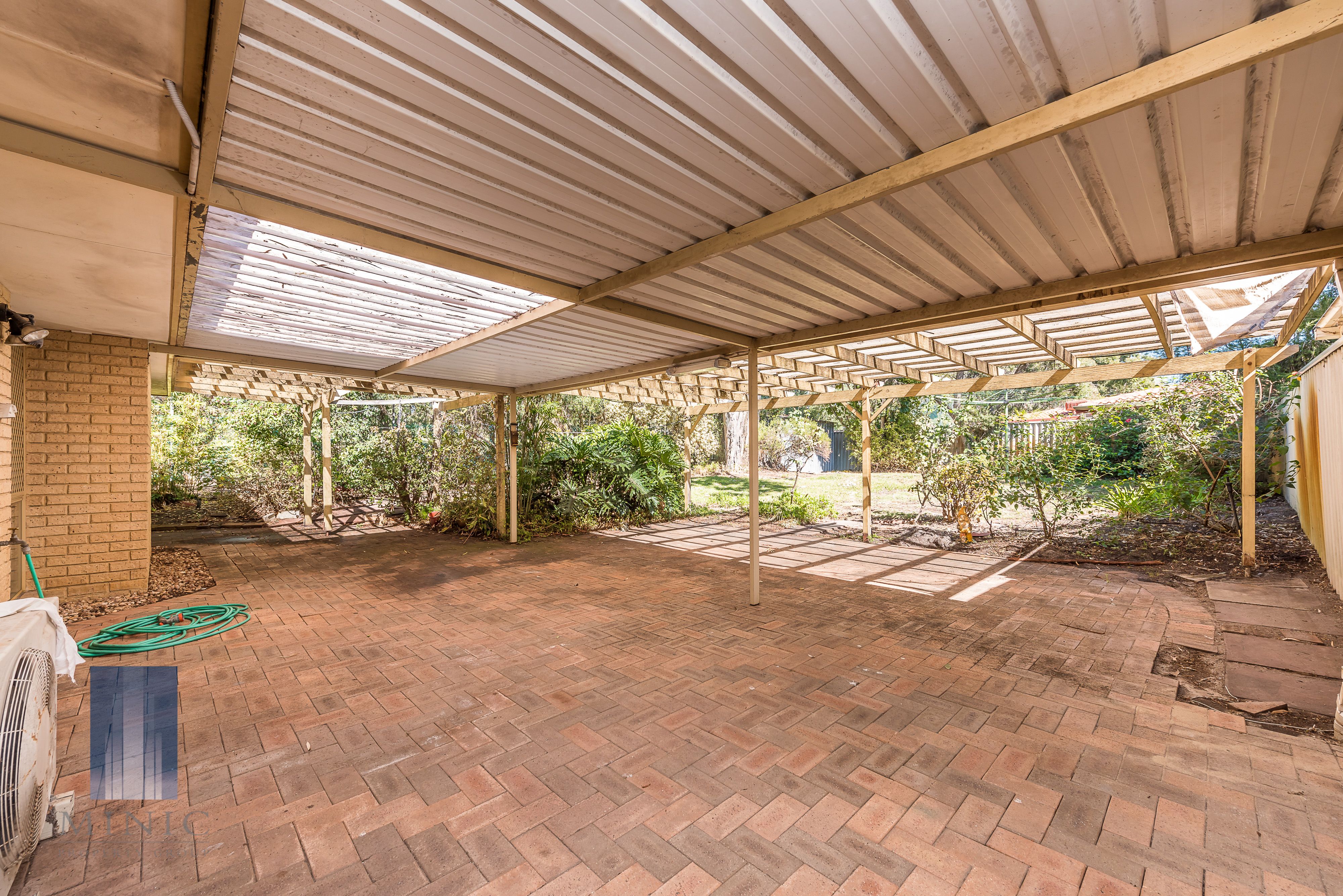 Real Estate For Sale 11 Basildon Way Parkwood , WA