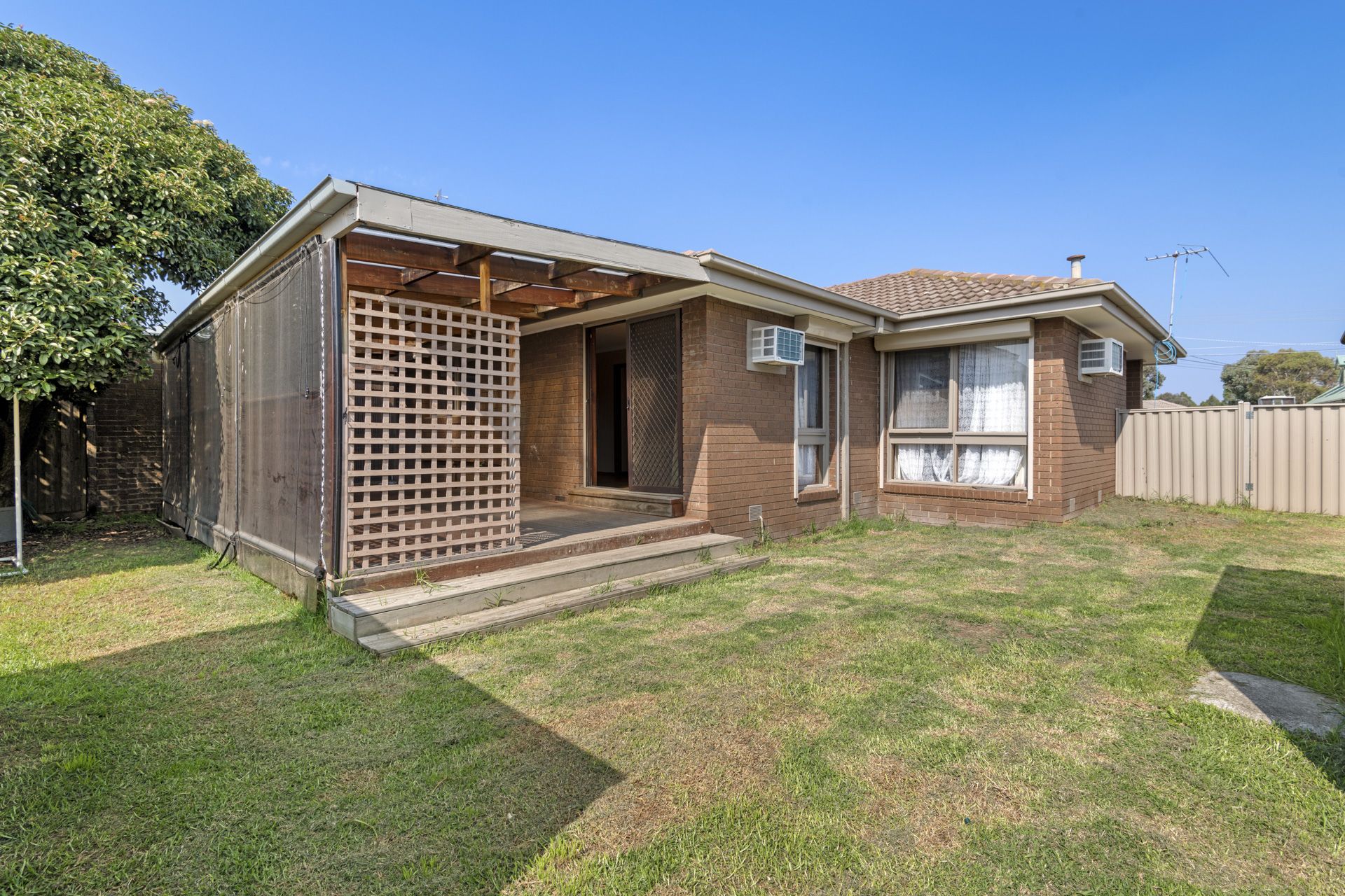 Real Estate For Sale 22 Cumberland Crescent Thomastown , VIC