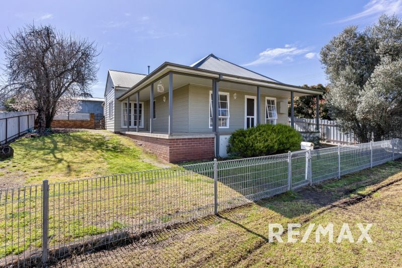 JUNEE 76 Lisgar Street