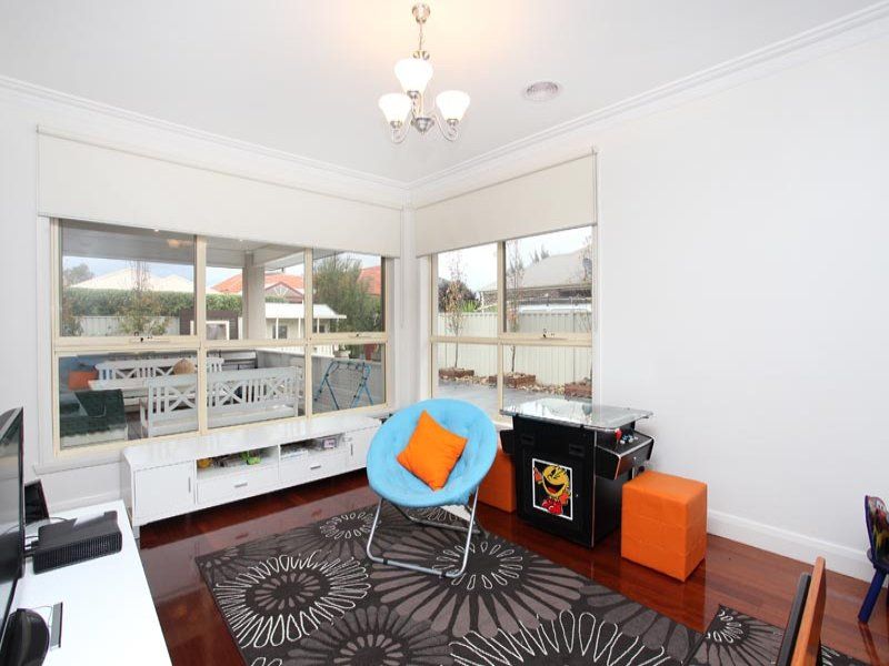 6 Narracan Close, Caroline Springs - Thumbnail 7