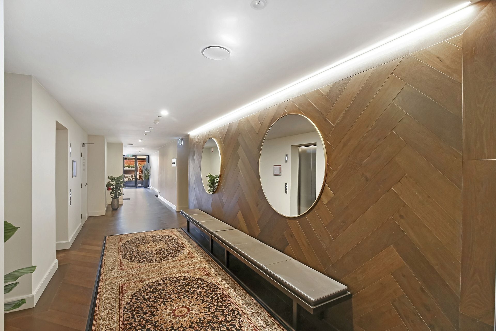 **Elegant 1 Bedroom - Plus Study - Luxury Apartment**