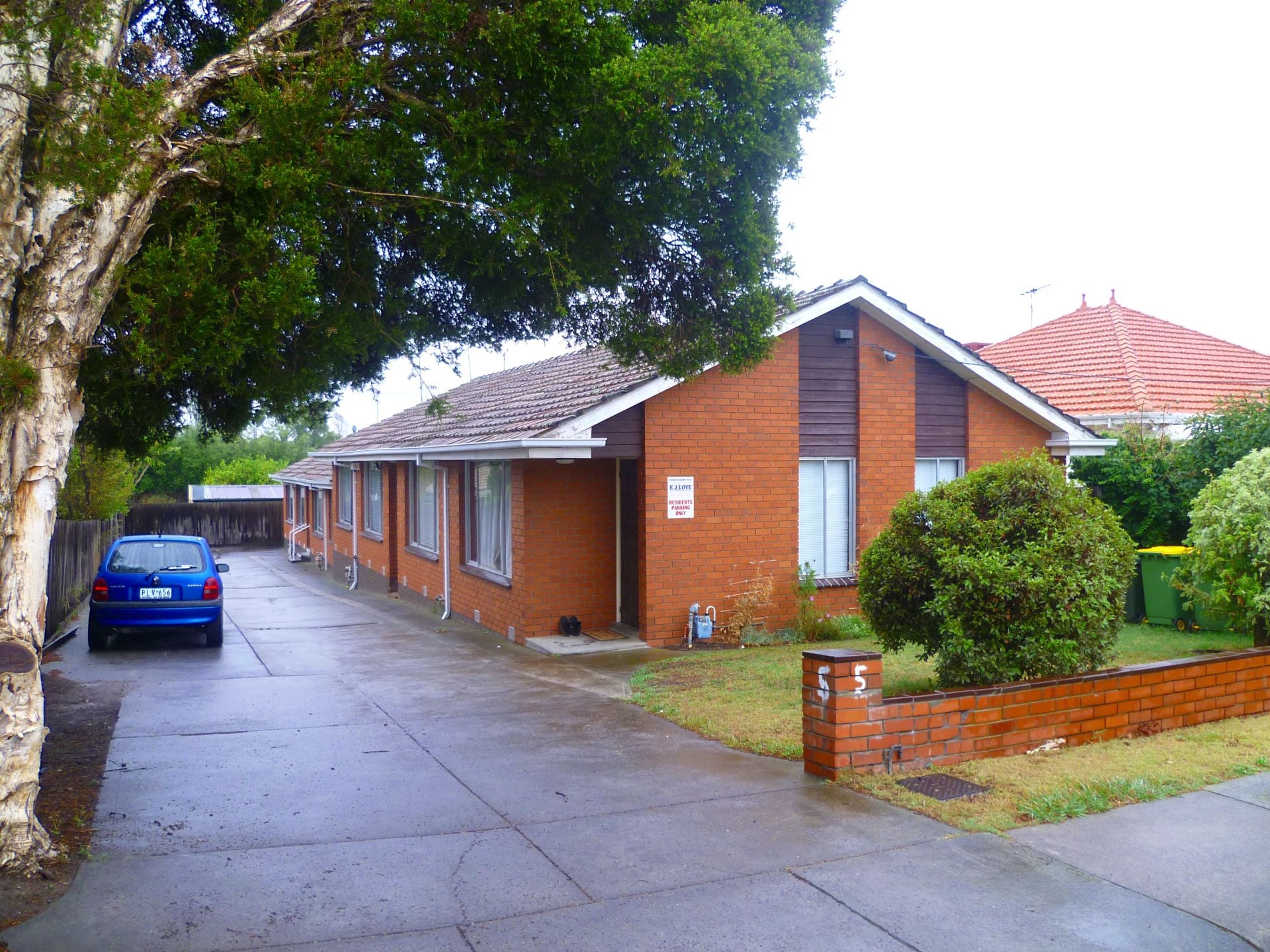 Affordable & Stylish Two Bedroom Unit with Heating & Cooling!