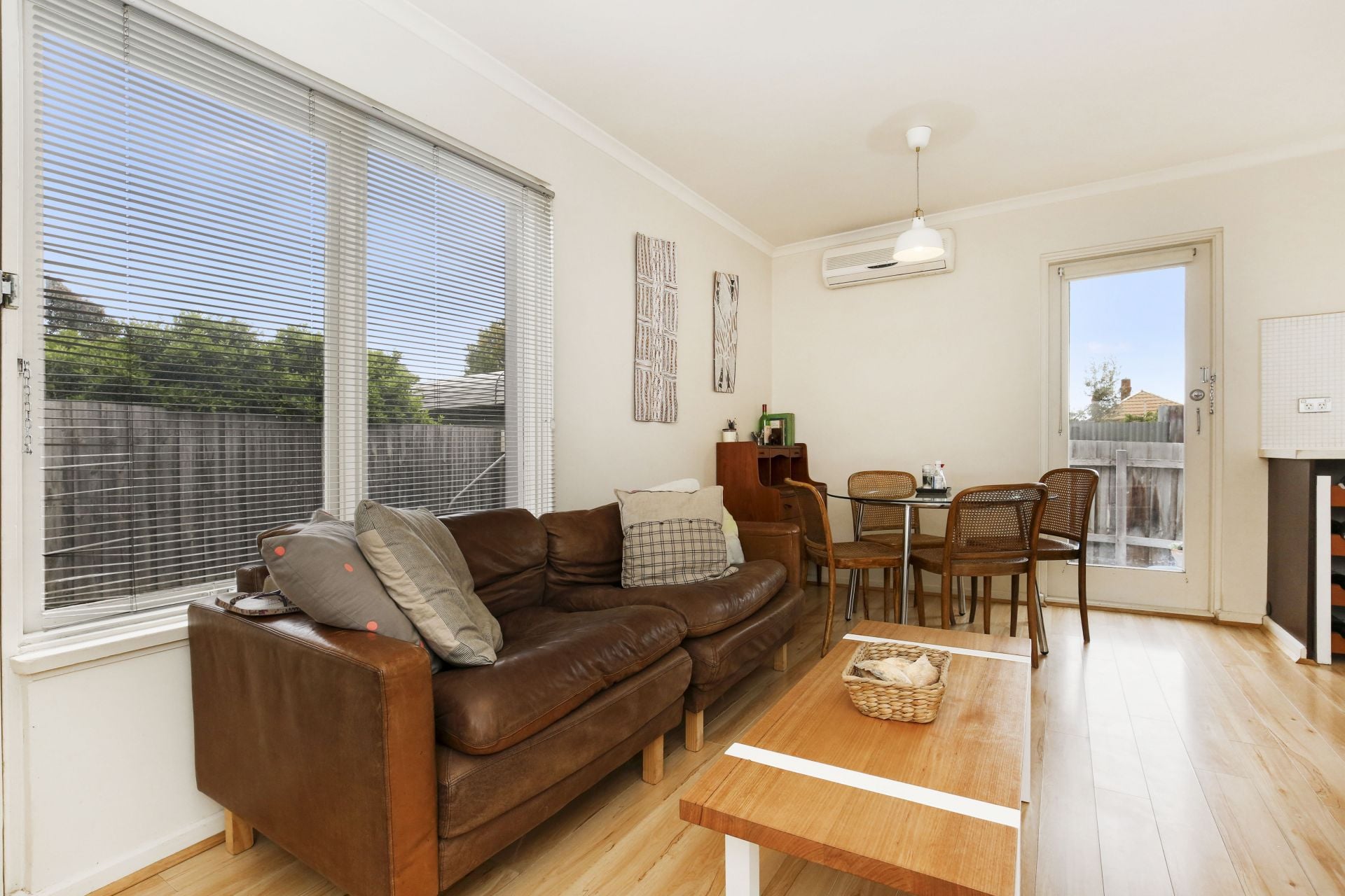 Location and comfort in the grasp of your hands