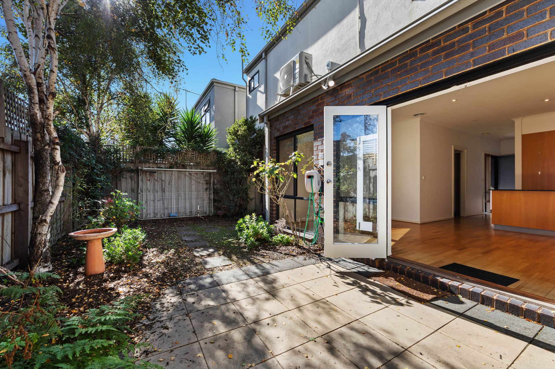 2/121 Chapel Road, Moorabbin - Thumbnail 2