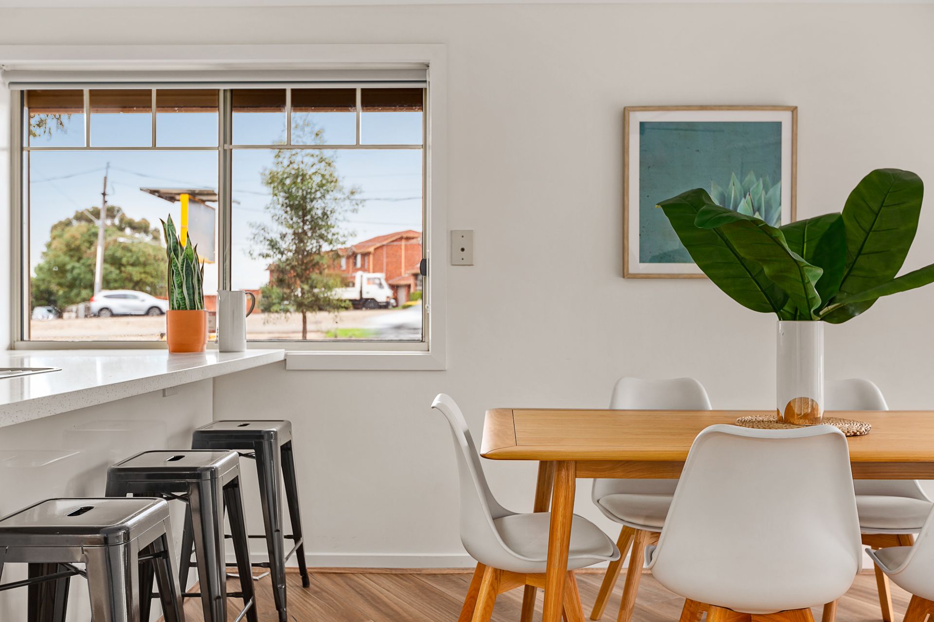IMPRESSIVE TOWNHOUSE AND THE PERFECT LOCATION