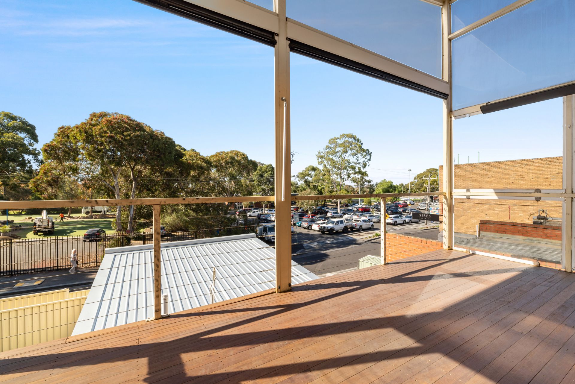 Large apartment in Ideal Locale - ENTRY VIA RUSSELL STREET (COBURG LEISURE CENTRE)