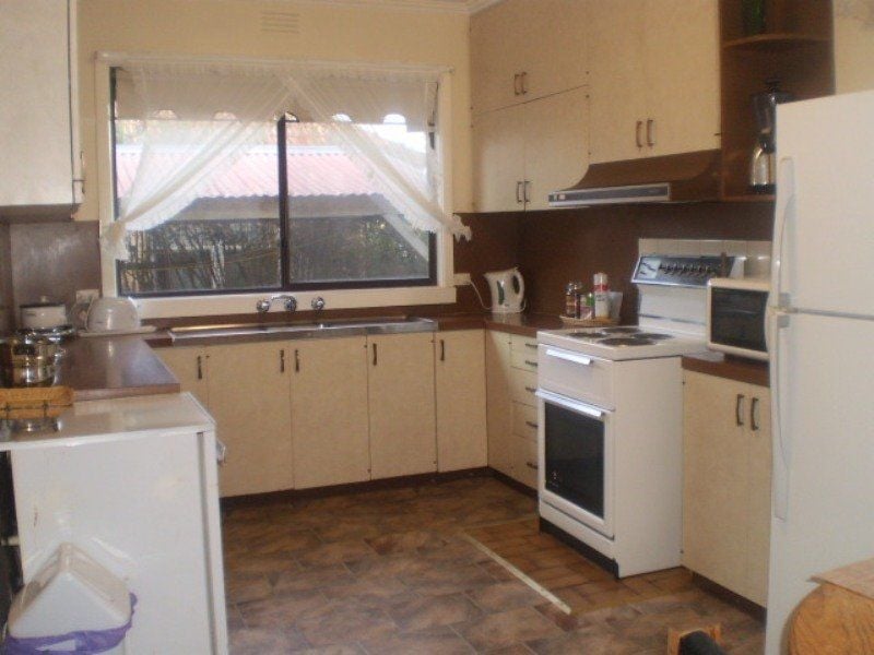 8 Gravesend Street COLAC VIC, Colac - Thumbnail 2