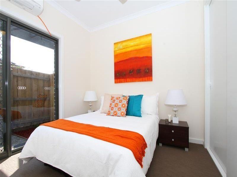 Immaculate Townhouse South of Bell Street!