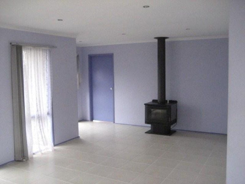 CENTRALLY LOCATED FAMILY HOME!