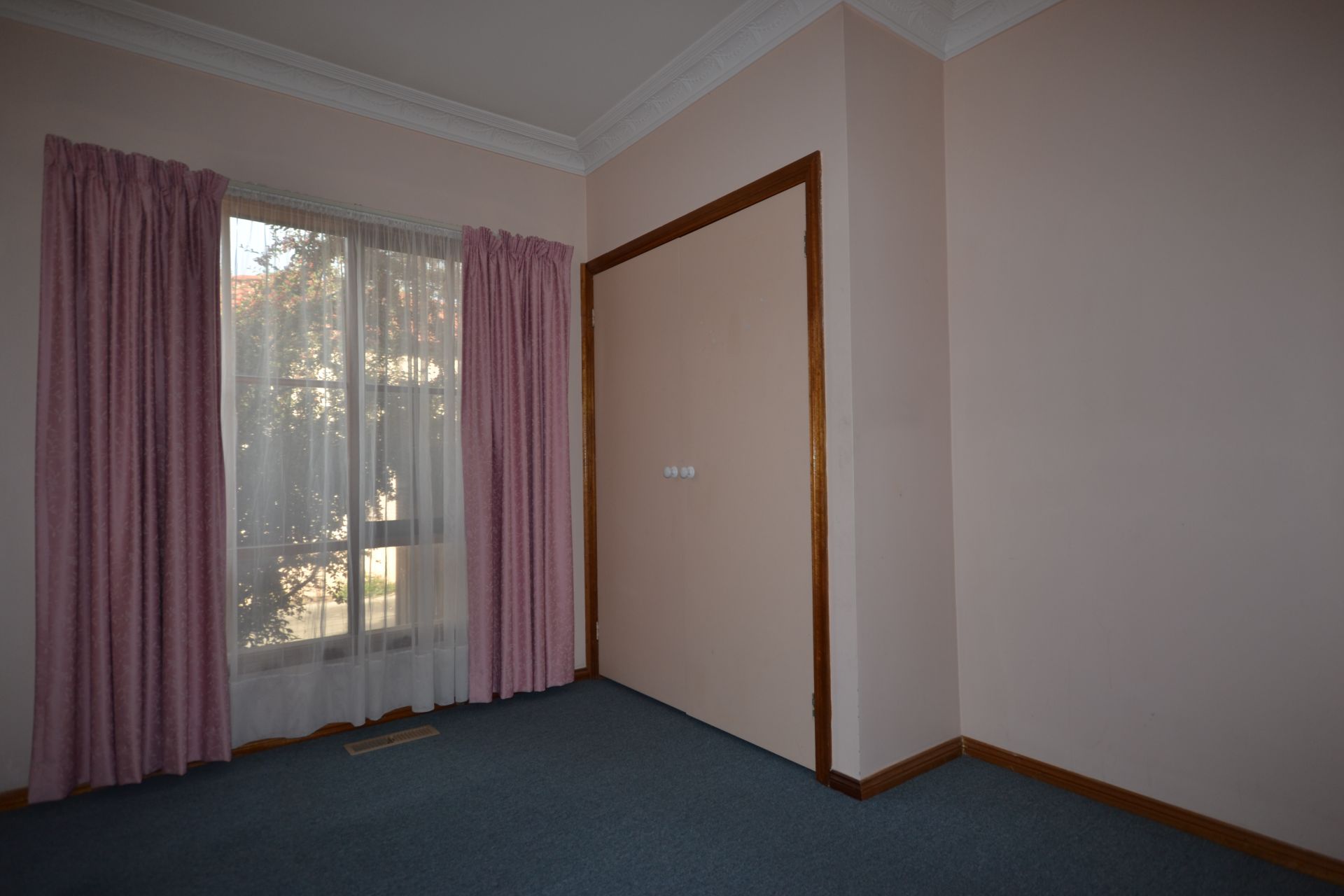 MASSIVE UNIT WONT LAST LONG AT THIS PRICE