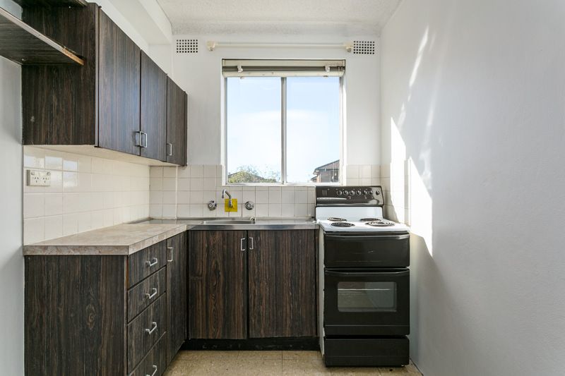 Perfectly Positioned Sun-drenched Apartment