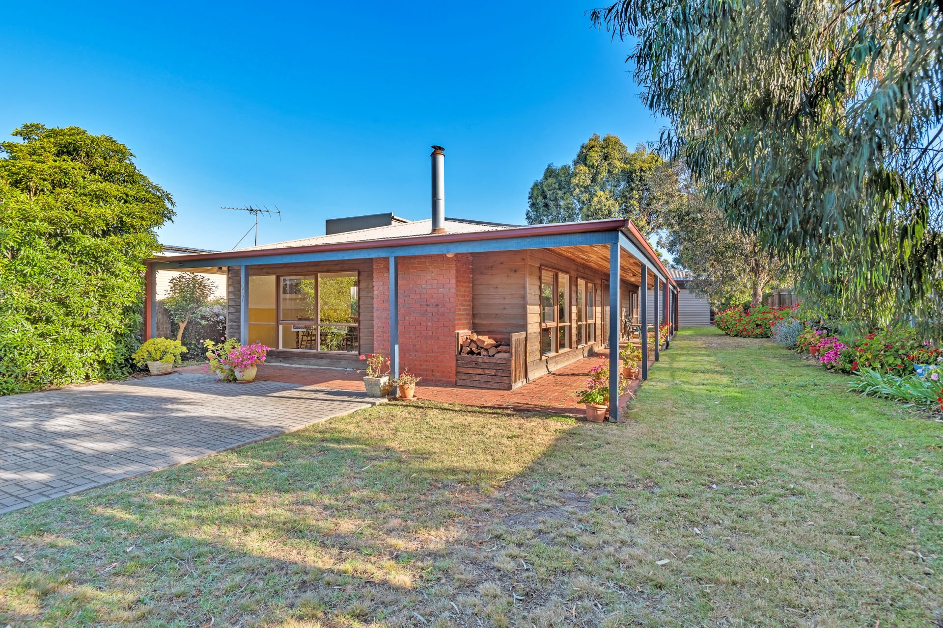 27 Clyde Avenue, St Leonards Neville Richards Real Estate