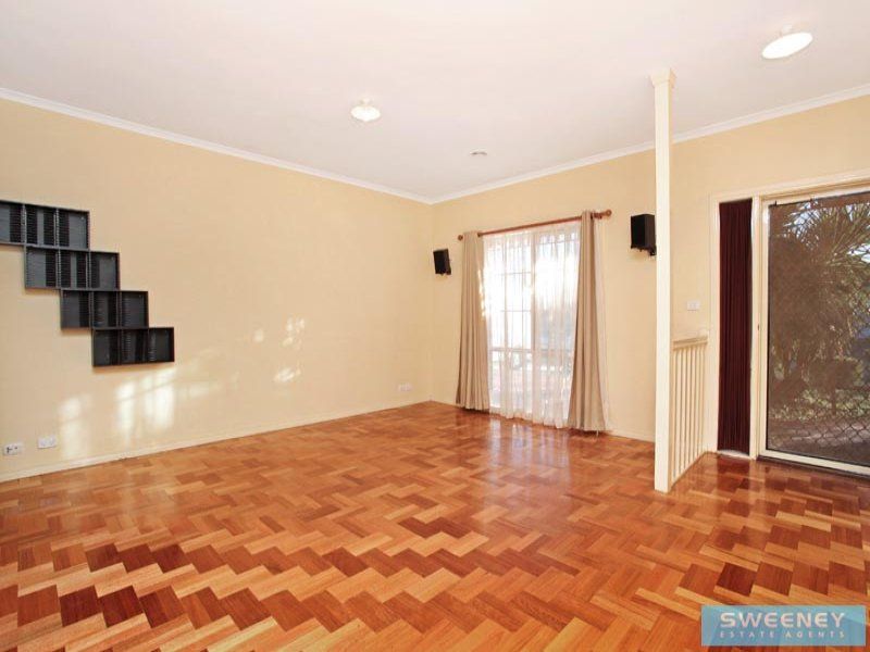 18 Claretown Avenue, Caroline Springs - Thumbnail 4