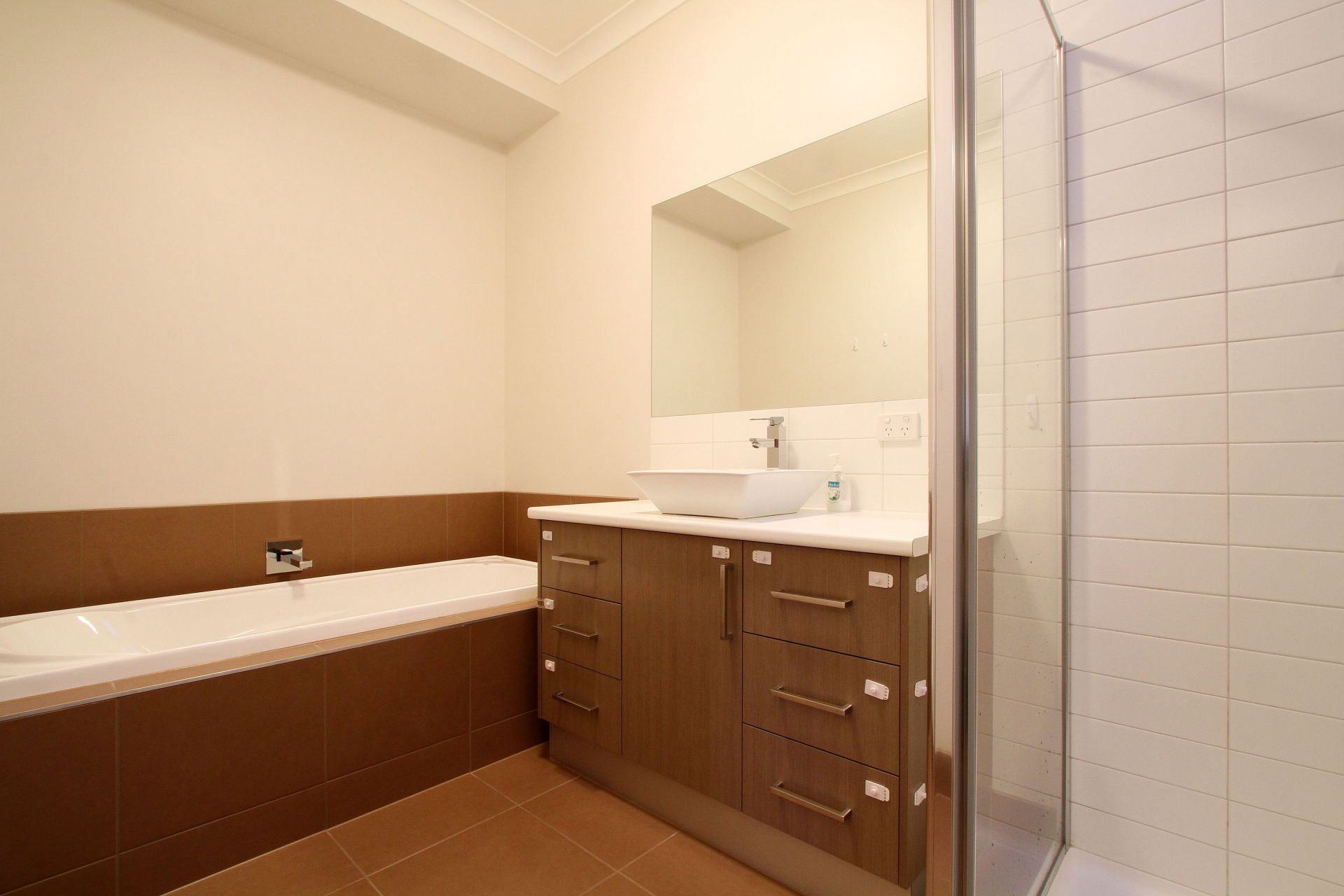 Stylish, Sophisticated And Superb Location