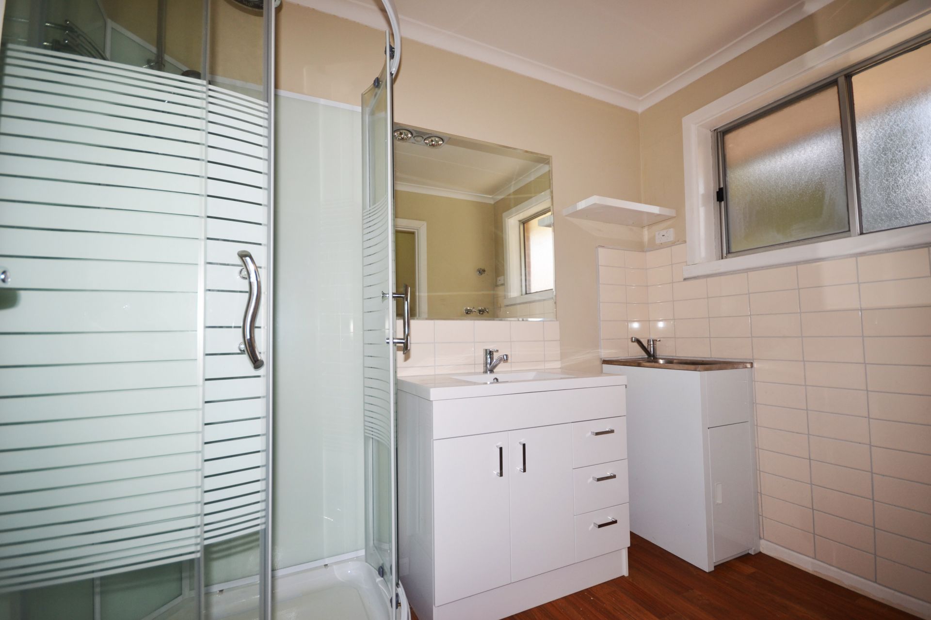 FULLY RENOVATED ONE BEDROOM