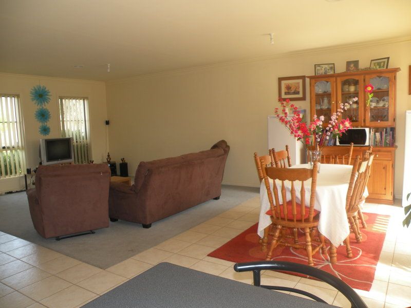 14 Trinity Way SOUTH MORANG, South Morang - Thumbnail 4