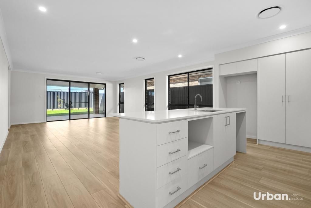 Austral 23 Parhelion Street